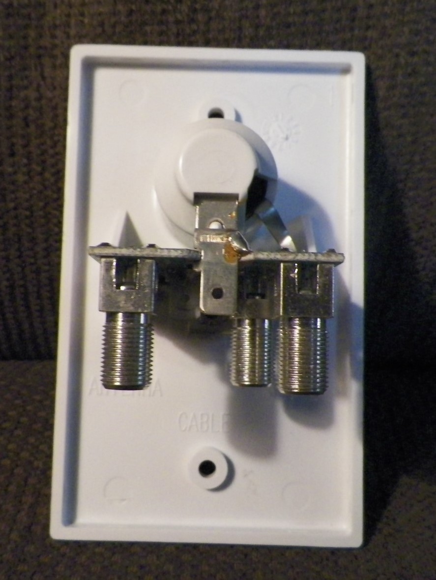 WINEGARD RV-0742 WALL PLATE POWER SUPPLY 12VDC AMP MAX ANTENNA