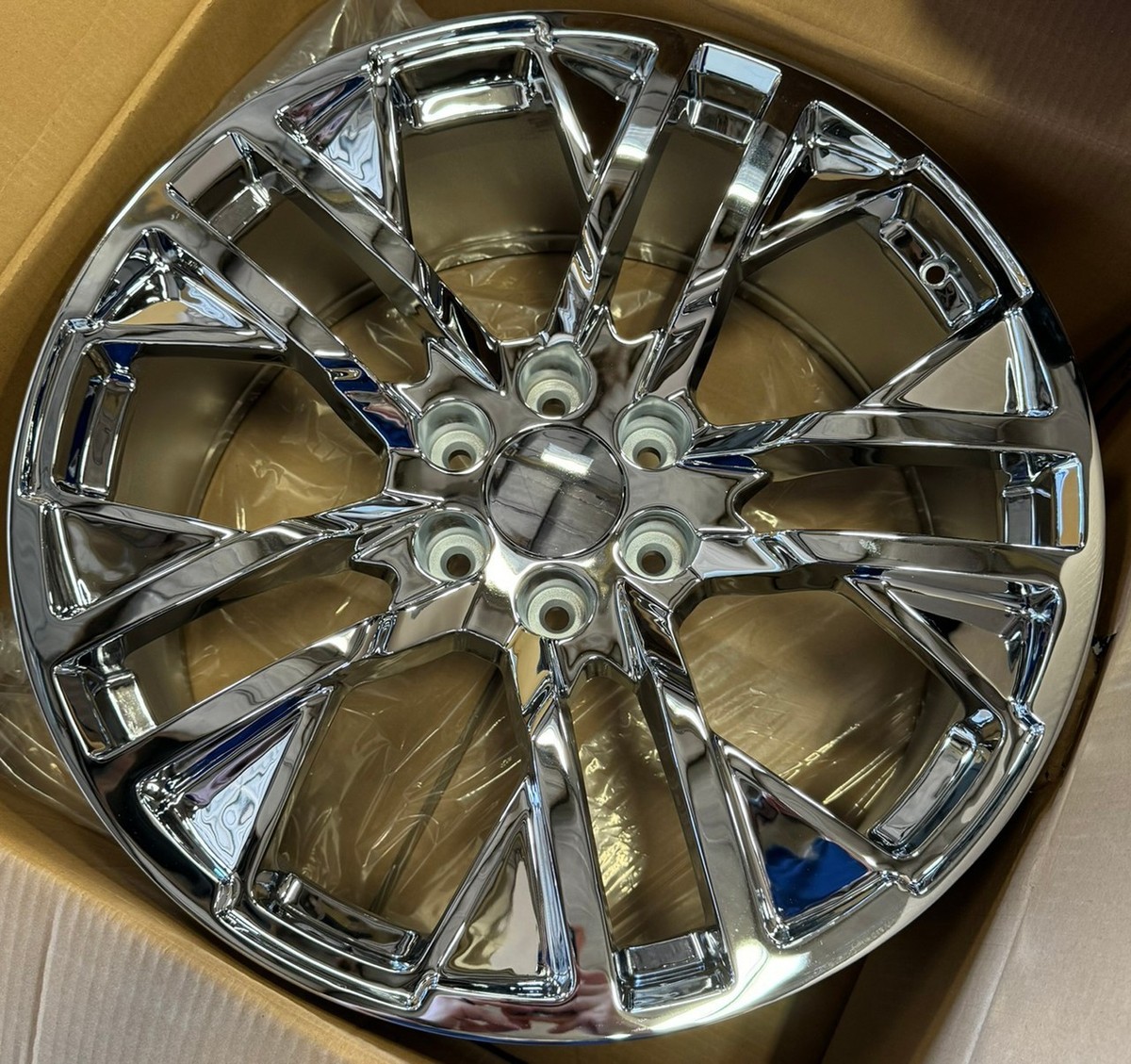 24'' Sierra Next Gen Wheels FR96 Chrome 33'' MT Tires Tahoe Yukon