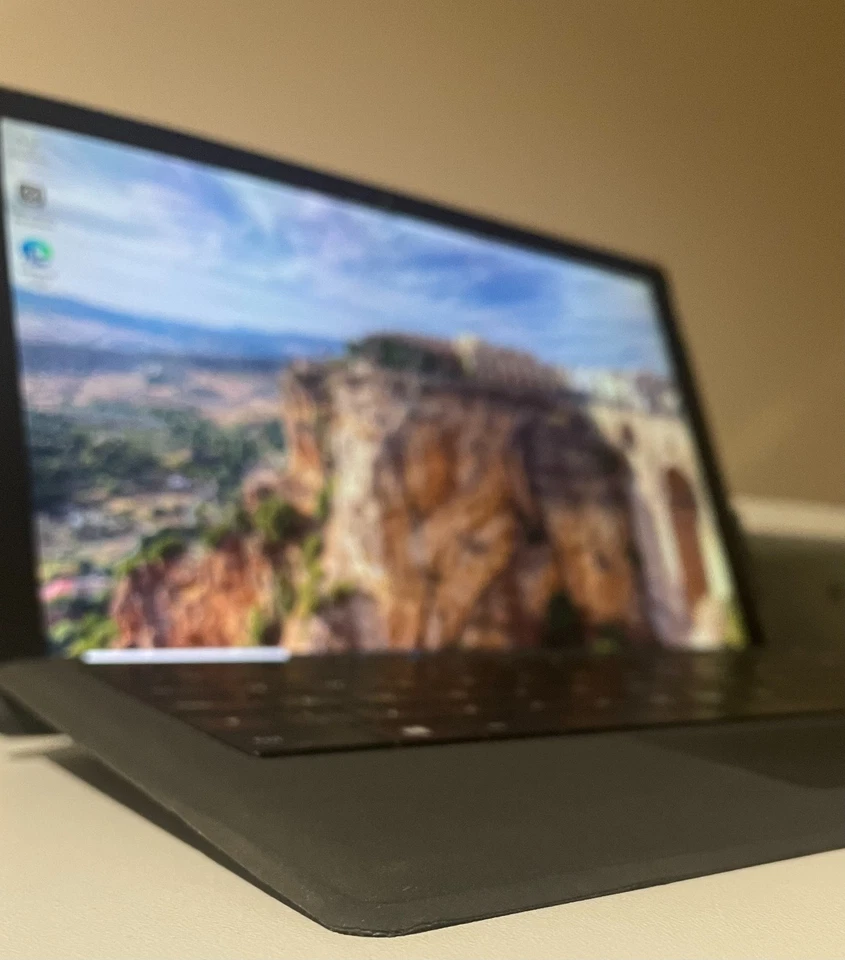 Microsoft Surface Pro 4 1724 12.3" i5 6300U 2.40GHz 8GB RAM 256GB SSD - Image 2 of 4