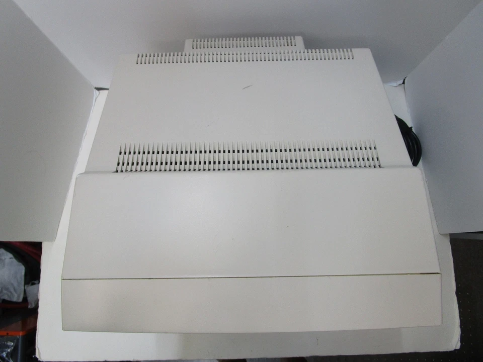 SOLO PIEZAS MONITOR COMMODORE 1084S-P/NO FUNCIONA CON KIT CONDENSADOR 📺 Foto 3 de 4