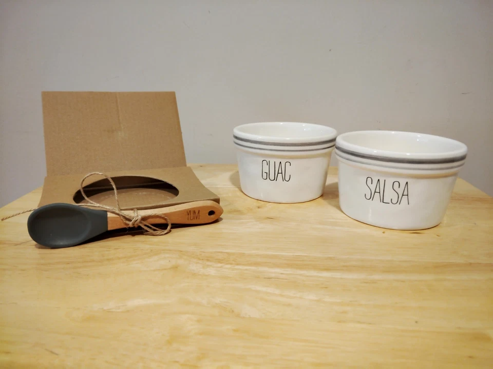 Cuencos para servir salsa y guacamole Mud Pie con cuchara Yum Foto 3 de 4