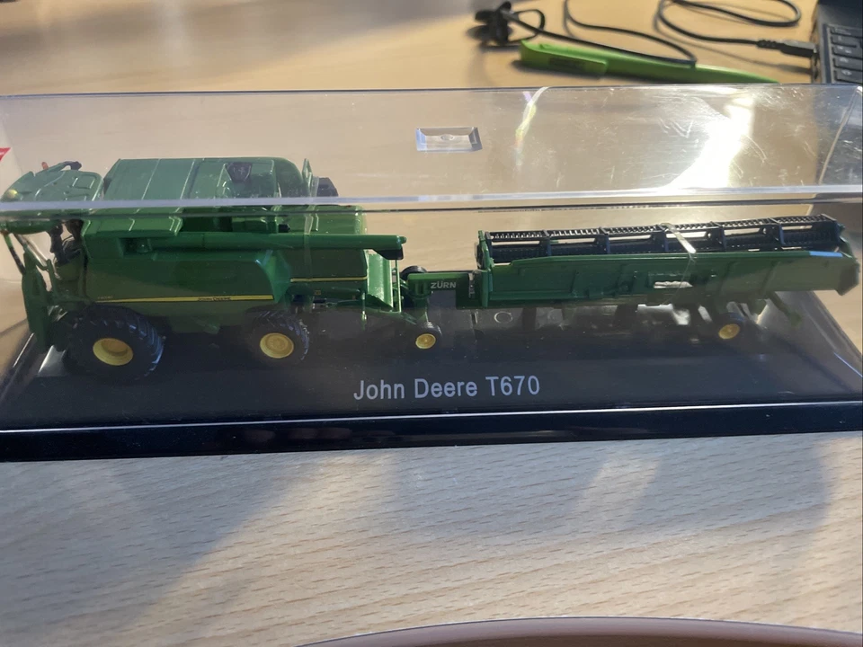 Schuco 1:87 452594400 Mähdrescher John Deere T 670 Horsch Leeb PT270 - Bild 4 von 4