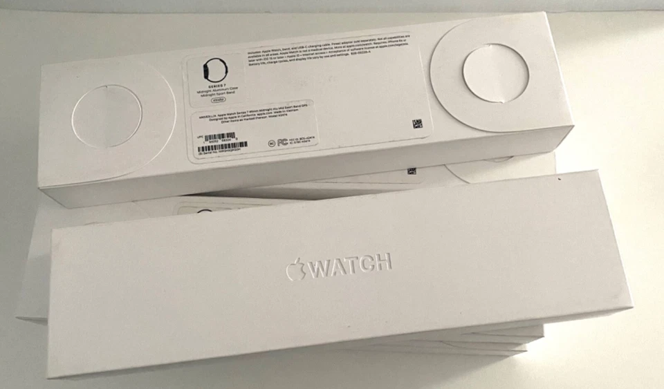 Apple Watch Series 7 GPS 45mm Midnigt  Aluminum case - Mid Sport Band MKN53LL/A - Image 2 of 4