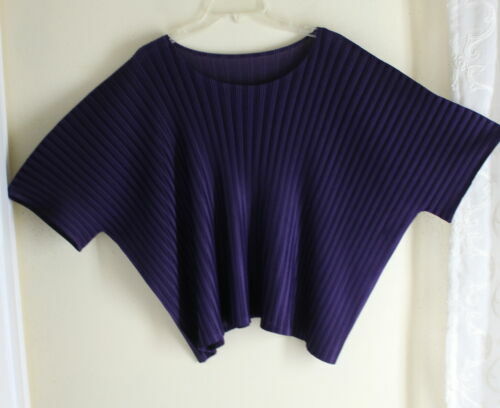 Pleats Please by Issey Miyake 2007 Rainbow Logo Top Size 3 Pleats Please by Issey Miyake 2007 Rainbow Logo Top Size 3