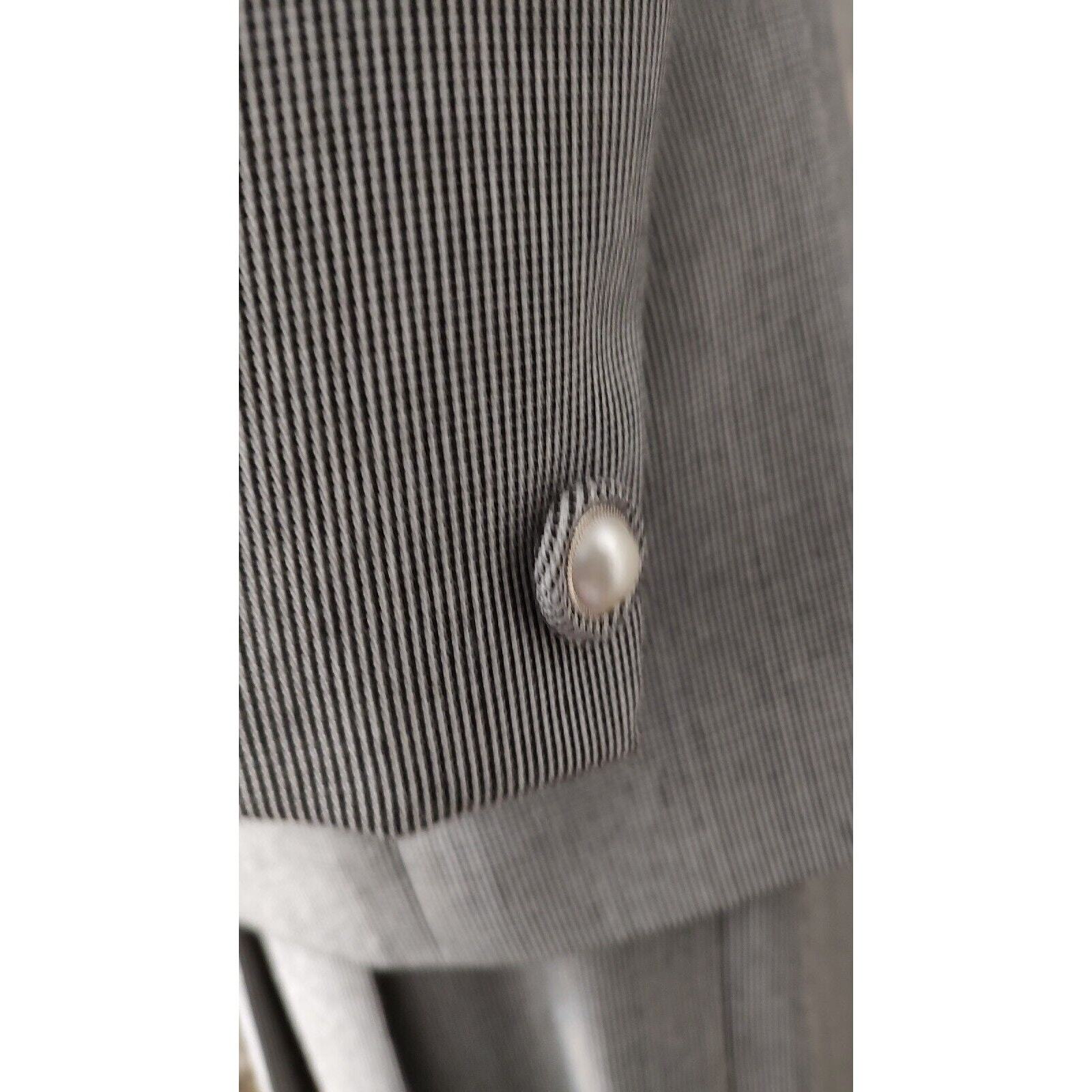 Emily Woman Gray VTG Suit Jacket Skirt Size 10 Pockets Handkerchief Lined Pleats