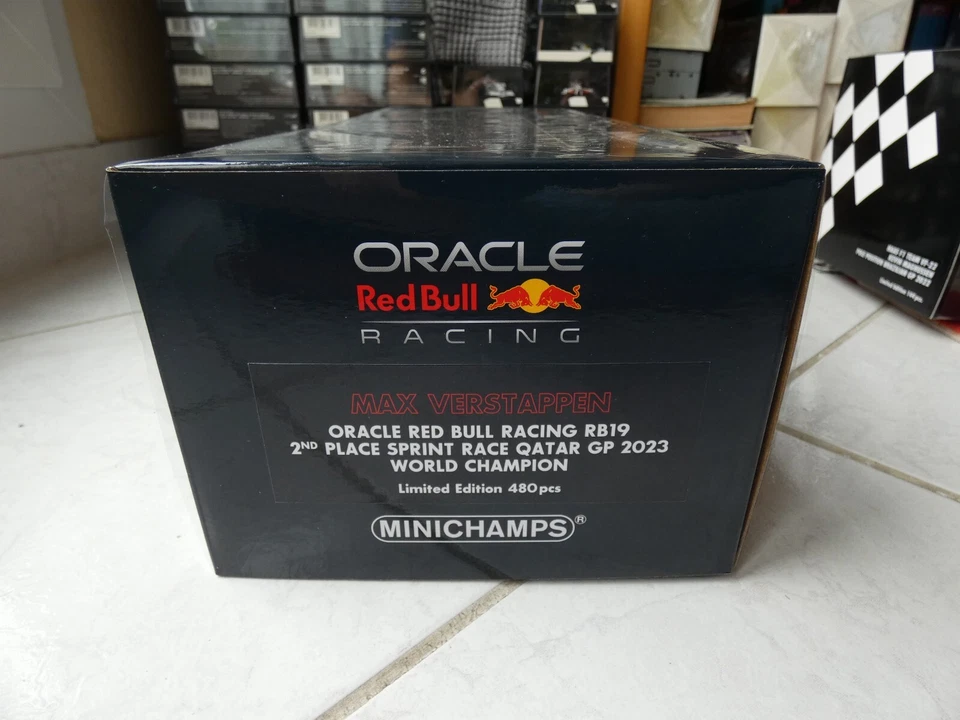 Red Bull RB19 M.Verstappen #1 2nd Sprint Qatar Gp 2023 Champion 1 18 MINICHAMPS - Image 3 of 3