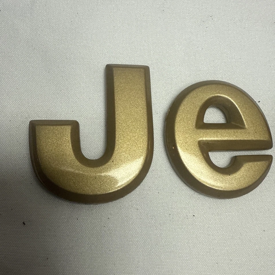 Jeep 1994-1997 Grand Cherokee emblema insignia logotipo color dorado capucha OEM 55155125 Foto 4 de 4