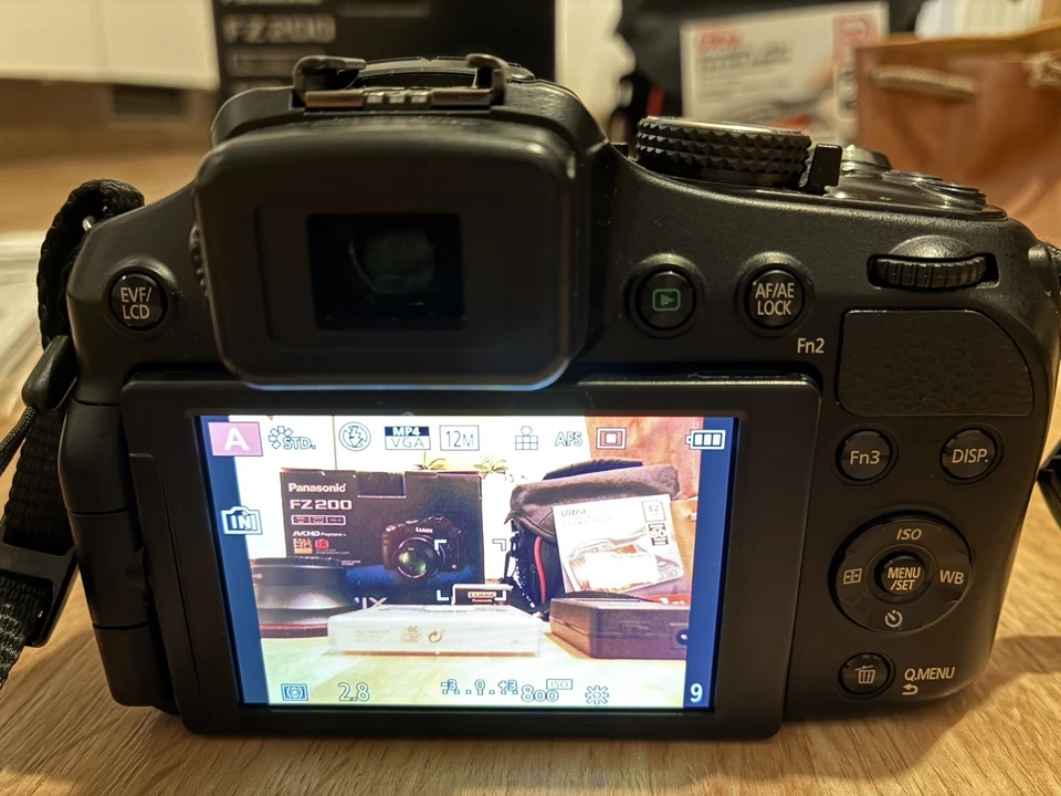 Panasonic LUMIX DMC-FZ200 Digitalkamera Zubehörpaket UV-Filter , Tasche, Fisheye - Bild 4 von 4