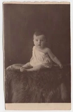 RPPC POSTCARD CIRCA 1910s J.W. WARNAAR CUTE BABY IN WHITE DRESS FOTO LUX