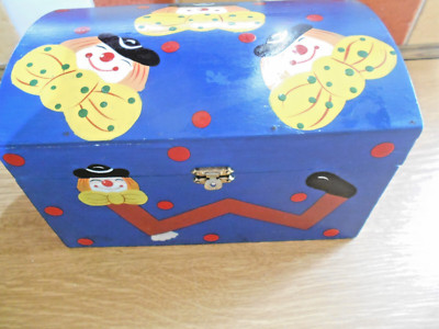 Nützliche Box mit Clowns verziert - 25 x 16 x 14,5 cm hoch