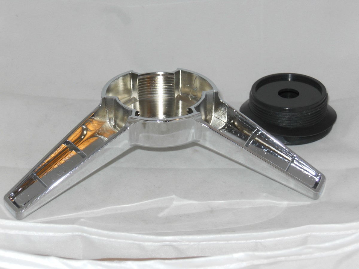 1) BOSS MOTORSPORTS WHEEL RIM SPINNER TRIBAR CHROME KNOCKOFF 3216