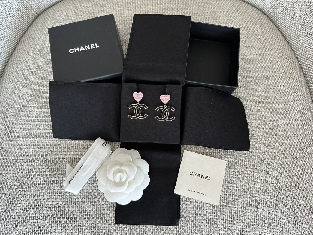 CHANEL ホリデー Amazon.co.jp: CHANEL シャネル エッセンシャル ケア セット