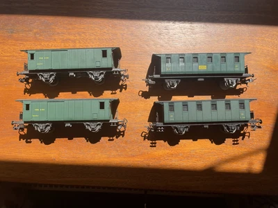 Rivarossi HO 4 wheel coaches and baggage vans. - Image 1 of 2