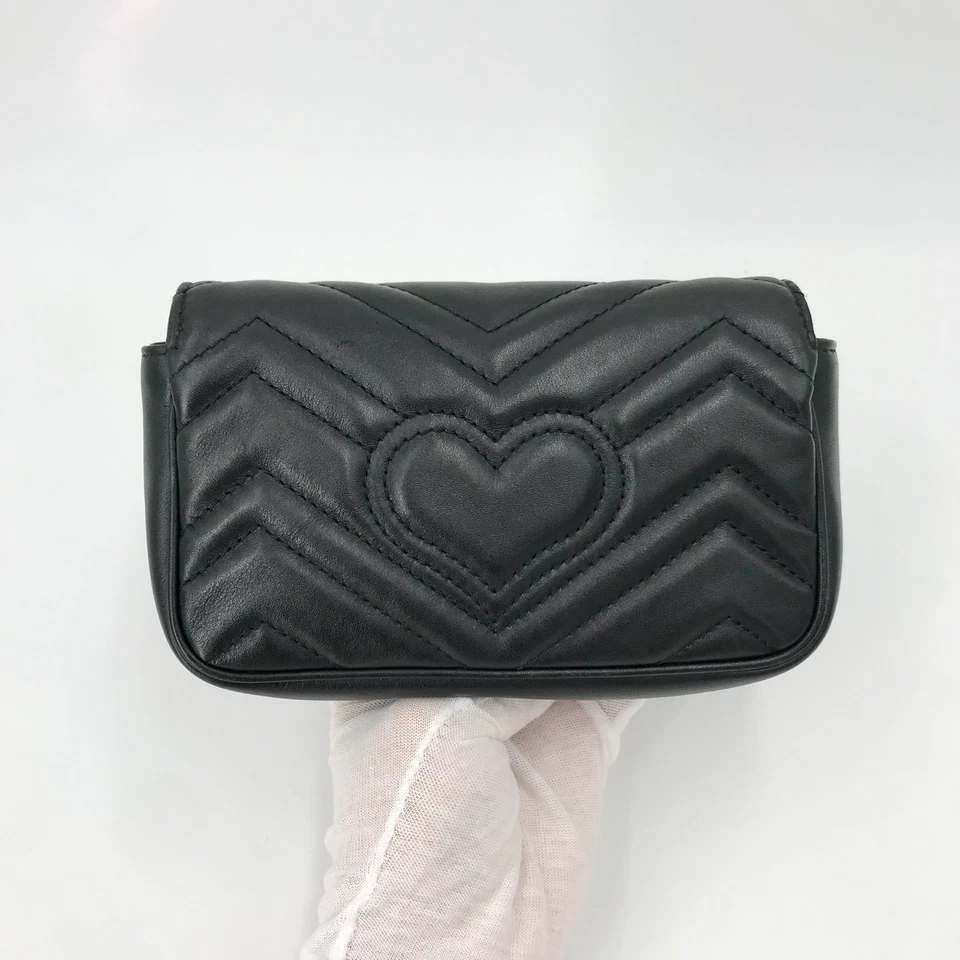 Bolsa corrente Gucci Mini Marmont ouro preto fecho lagosta 6,30 x 3,94 x 1,77 - Imagem 4 de 4