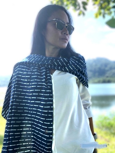 Elegante chal/bufanda teñido a mano - hermoso patrón índigo azul hecho a mano - Imagen 11 de 17