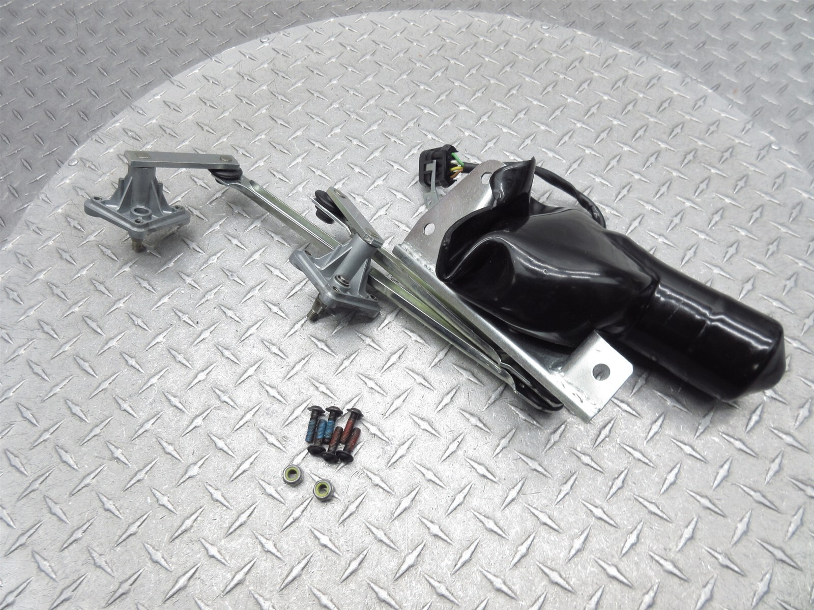 2008 Ferrari F430 Spider 63780200 Windshield Wiper Motor Linkage Link Bracket