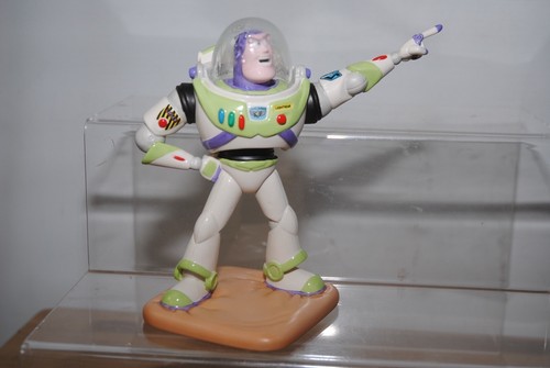 Casco agrietado WDCC/Walt Disney Classics Buzz Lightyear hasta el infinito y más allá - Imagen 2 de 7