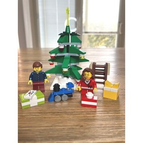Lego Seasonal Decorating The Tree 40058 Minifigures Retired Collectible