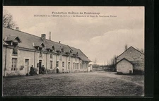 Old postcard Beaumont-en-Véron, Fondation Gréban de Pontourny, La Buanderie et Cour de l 
