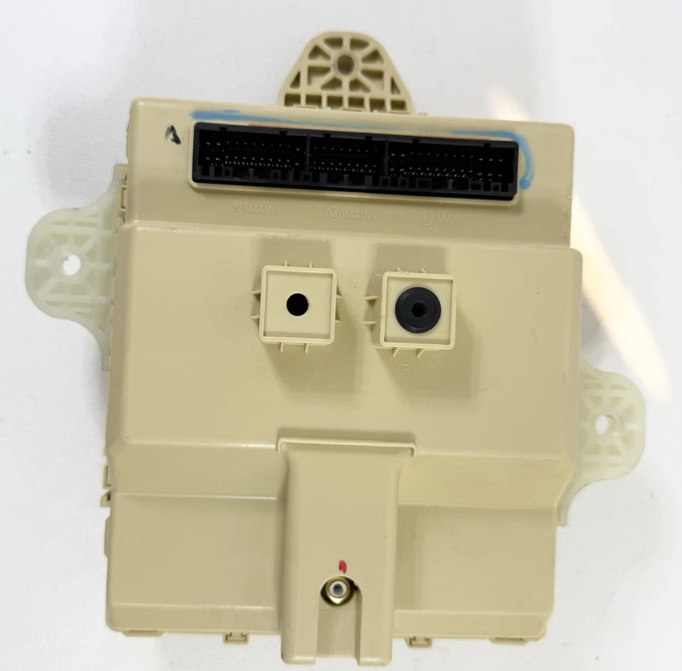 Panel de relé de caja de fusibles interior Kia Sorento 2014-2015 OEM 95400-1U210 Foto 3 de 3