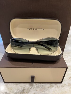 LOUIS VUITTON Rare Discontinued Sunglasses Women | w/Case