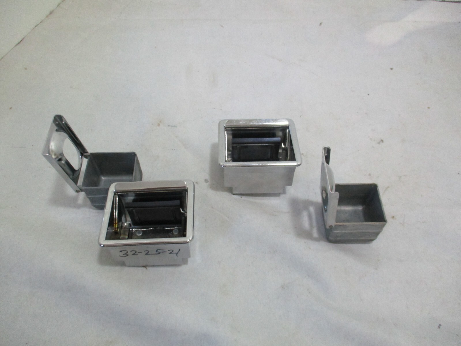 Ashtray set Rolls-Royce cars
