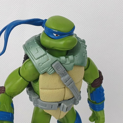 Figura de acción Teenage Mutant Ninja Turtles TMNT 2007 - Leonardo - Alien Hunter - Imagen 5 de 6