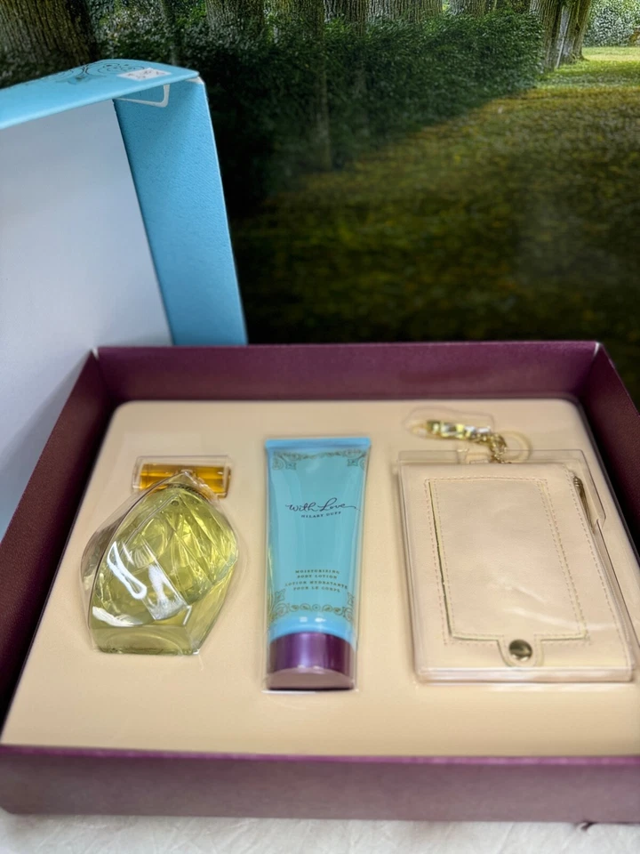 WITH LOVE BY HILARY DUFF 100ML EDP SPRAY, 100ML BODY LOTION WITH MINI ID CASE - Image 3 of 4