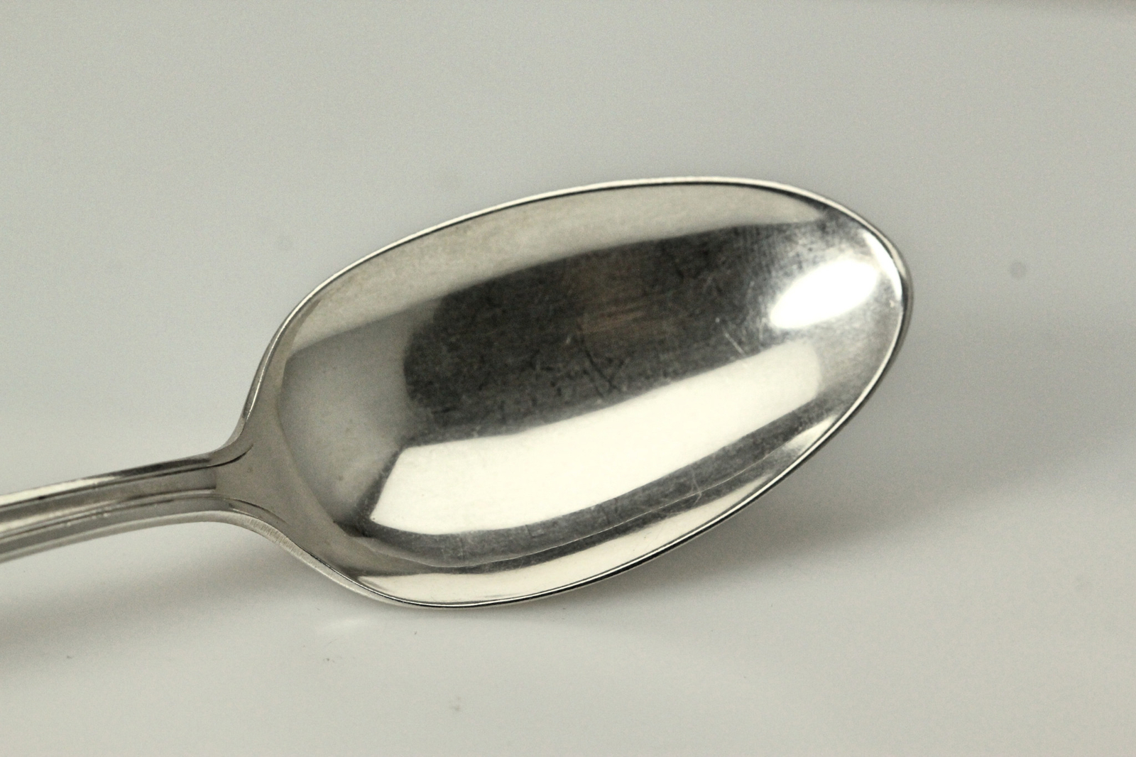 R. Wallace & Sons Sterling Silver Floral Design E Engraved Spoon 20.2g (ANT3356)