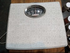 Vintage white Borg Bathroom Scale Bubble Glass Black dial Working