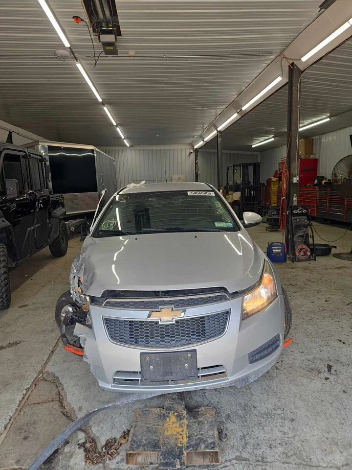 Used Front Left Fender fits: 2011 Chevrolet Cruze w/o ground effects Front Left Foto 4 de 4