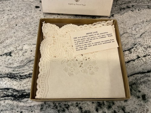Juego de 6 servilletas de almuerzo de papel de encaje Devon de colección diseñadas por Freund Mayer Inglaterra - Imagen 3 de 5