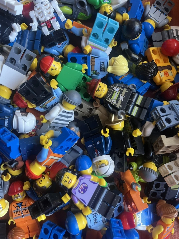 LEGO Minifigures x20 Bulk Suprise Packs! - image 2 of 4