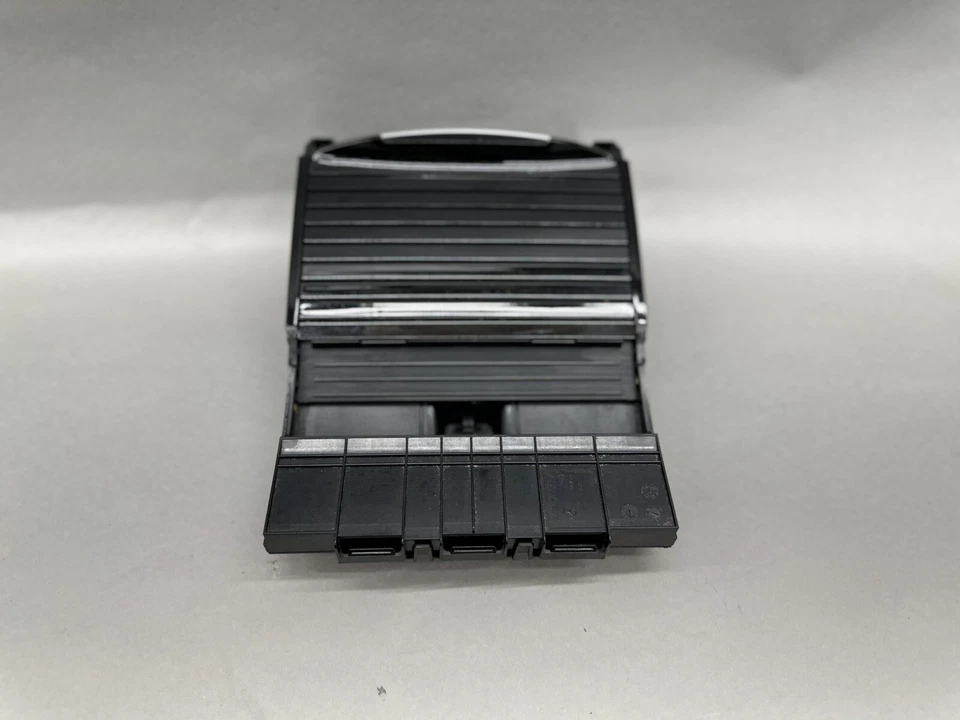 2012 - 2018 梅赛德斯奔驰 W218 CLS63 AMG 中控台杯架存储 Oem — 第 2/4 张图片