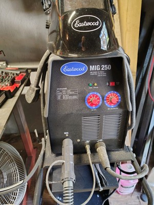 Eastwood MIG 250 WELDS UP TO 1/2''