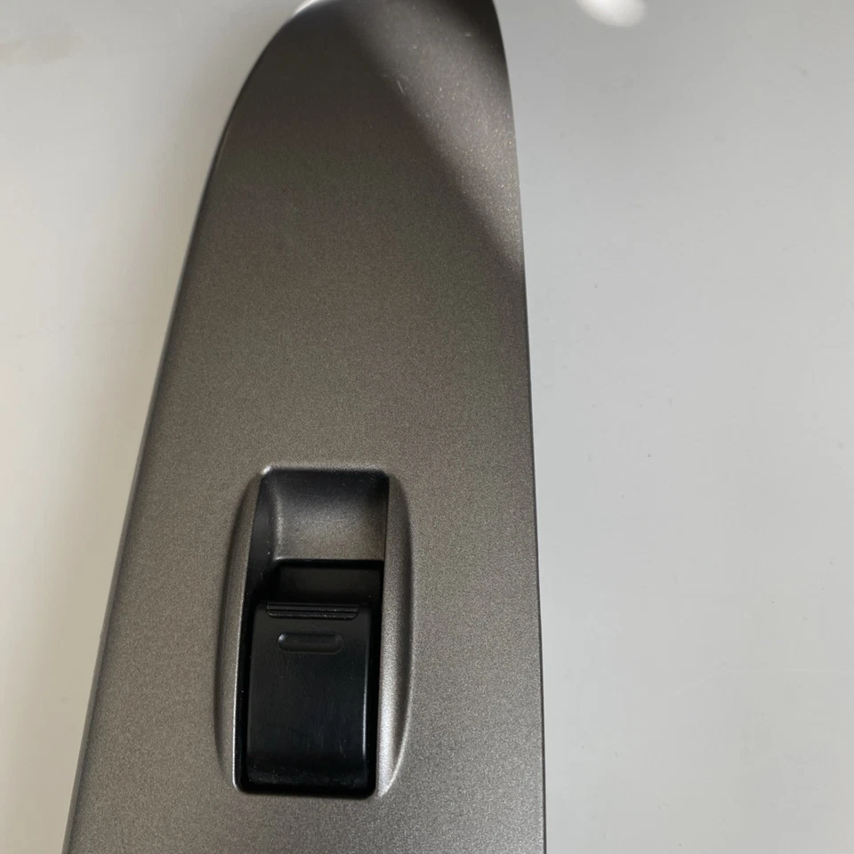 TOYOTA PRIUS MK2 2003-09 DRIVER SIDE REAR WINDOW CONTROL SWITCH 74271-47050 - Image 3 of 4
