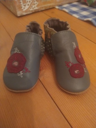 Robeez Baby Girl Slip On Gray Shoes Size 6-12 Months
