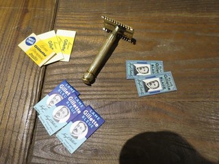 Rasoio di sicurezza Gillette Old Type vintage ottone doppio bordo Pat 13 gennaio 1920/8 lama