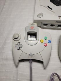 Sega Dreamcast HKT 3020 Console System  powers on 