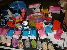 HUGE LOT OF ZHU ZHU PETS AND ACCESSORIES - CARS, TUNNELS WHEELS