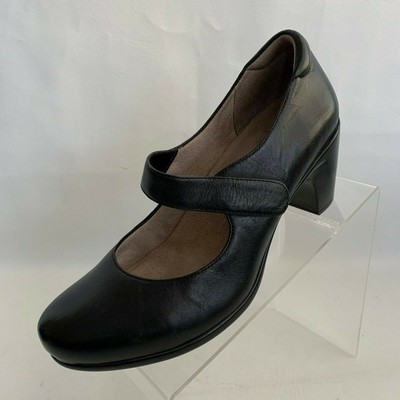 naturalizer slip resistant shoes