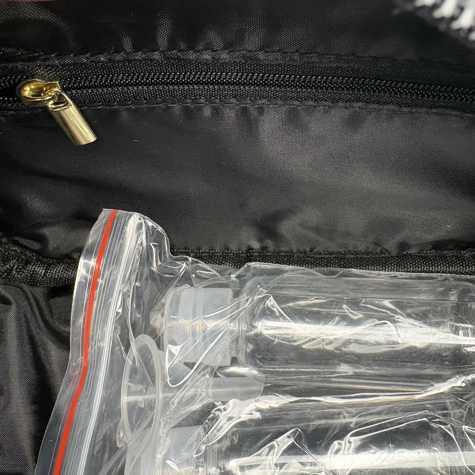 True Religion Men's Vemo Toiletry Bag Black Gold Horseshoe Logo w/ 2 Kit Bottles thumbnail 5