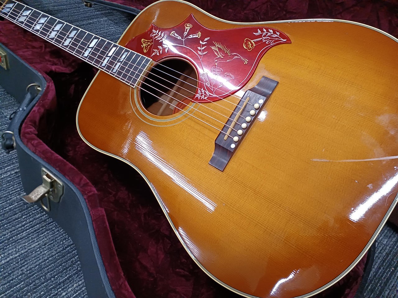Gibson Custom Shop 60s Hummingbird Authentic Electric Acoustic Guitar