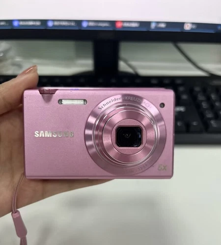 Samsung MV800 Flip-out Touch Screen Vlog Compact Digital Camera 16MP English - Picture 1 of 21