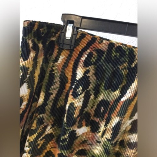 DKNY pull on fall color animal print raw vented hem skirt Woman’s XL - Picture 2 of 10