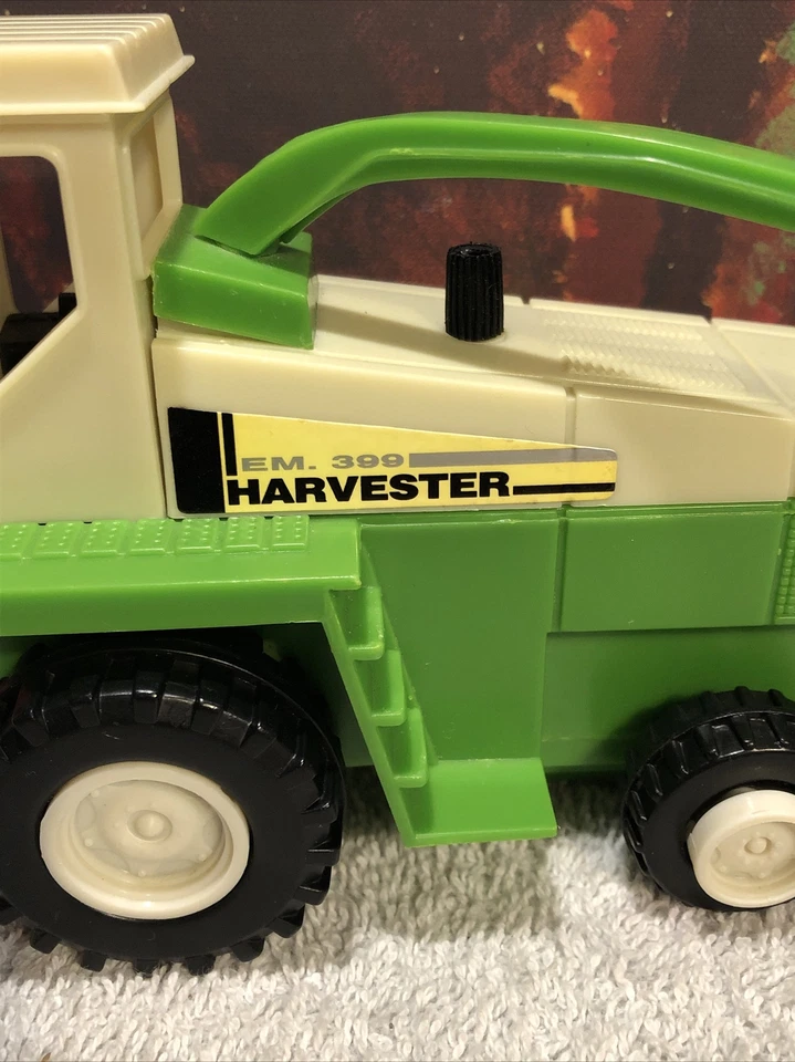 Vintage New Ray 1999 EM 399 Harvester Toy Farm Vehicle 6" - Image 2 of 4