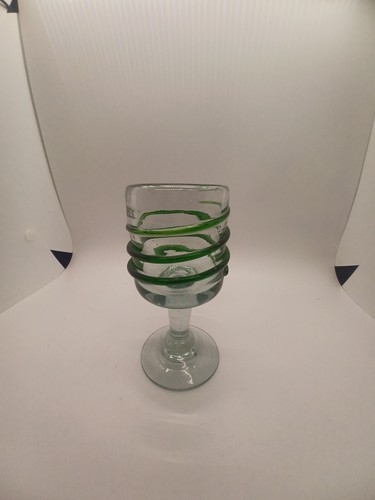 Set 4 Hand Blown Mexican Green Rim & Swirl Wine Glasses 4 oz - Picture 7 of 10