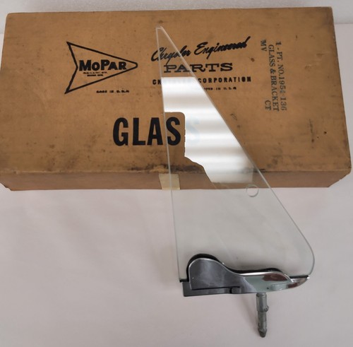 1959 Plymouth Dodge Front Right Vent Window Glass W/ Bracket 1954136 NOS - Picture 6 of 8
