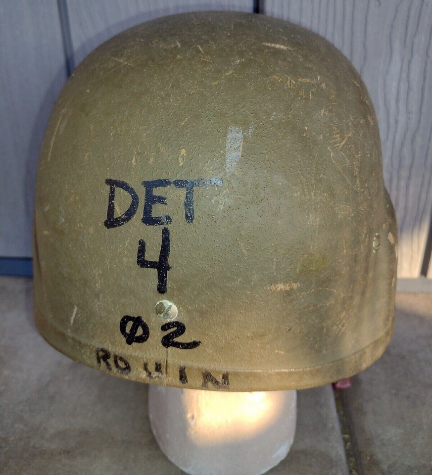 USGI PASGT HELMET SIZE MEDIUM 1984 w/ CHOCOLATE CHIP DESERT CAMO COVER