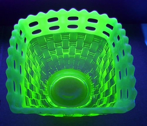 Fenton Basket Weave Yellow Vaseline Uranium Opalescent Square Glass Bowl Vase